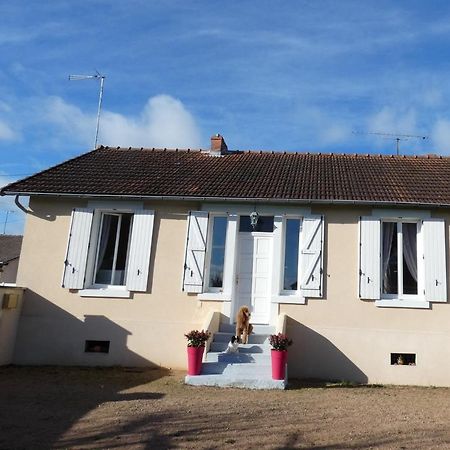 Gite De L Epinette Commentry Exteriör bild