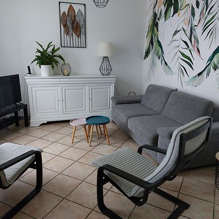 Gite De L Epinette Commentry Exteriör bild