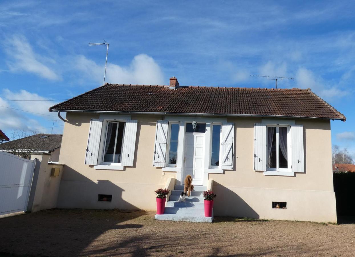 Gite De L Epinette Commentry Exteriör bild